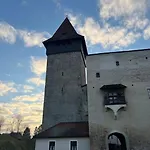 Modernes Haus Naehe Schloss *