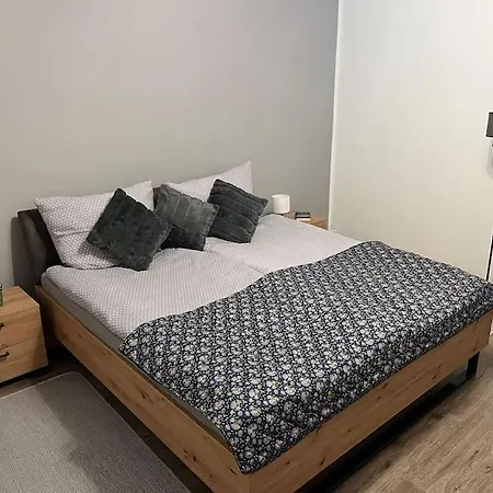 Modernes Haus Naehe Schloss Ulmerfeld