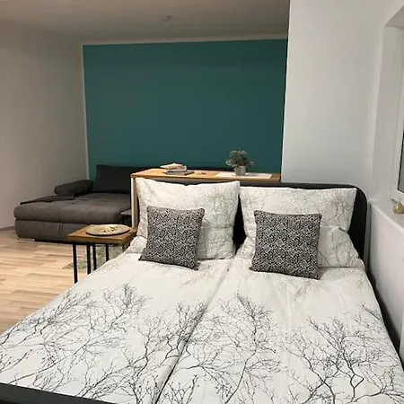 Modernes Haus Naehe Schloss Ulmerfeld