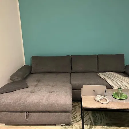 Modernes Haus Naehe Schloss