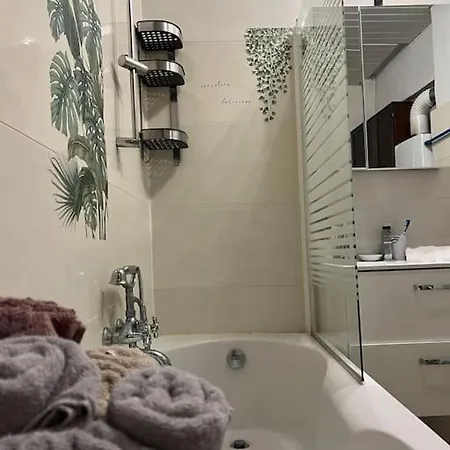 Apartment Modernes Haus Naehe Schloss