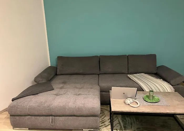 Modernes Haus Naehe Schloss