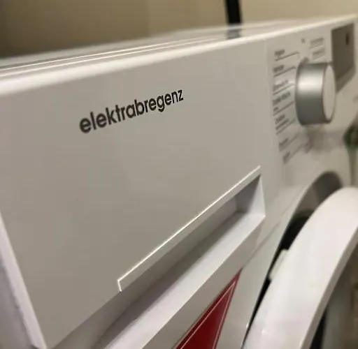 Modernes Haus Naehe Schloss *