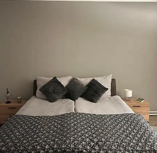 Modernes Haus Naehe Schloss