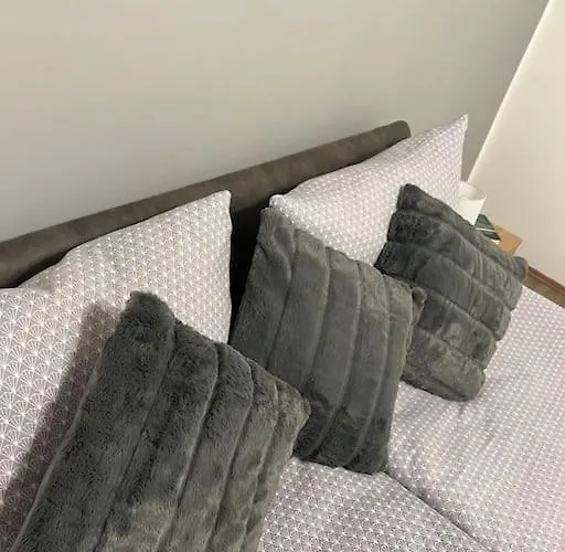 Modernes Haus Naehe Schloss Apartman *